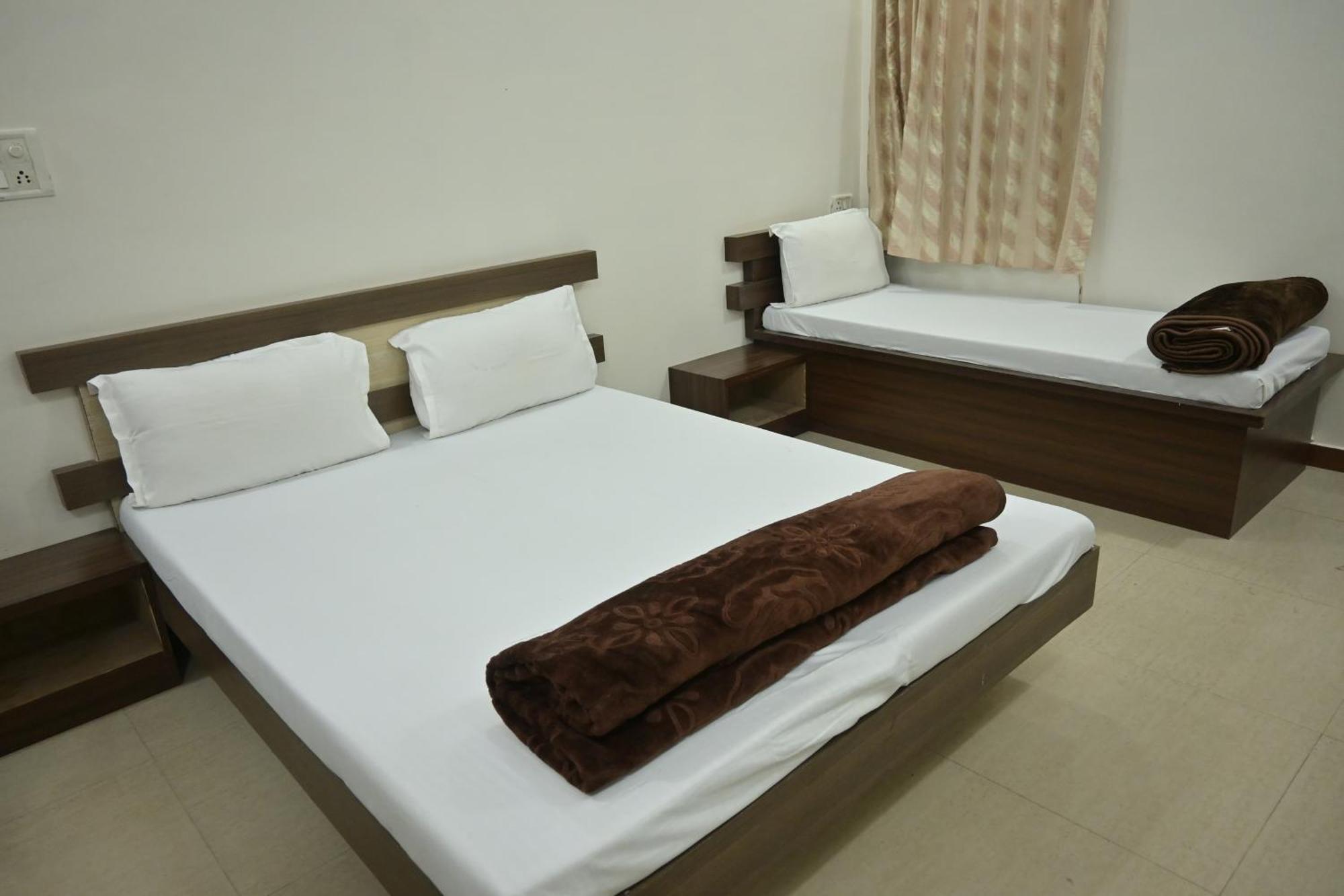 Hotel Roshan Palace Ambaji Exteriör bild