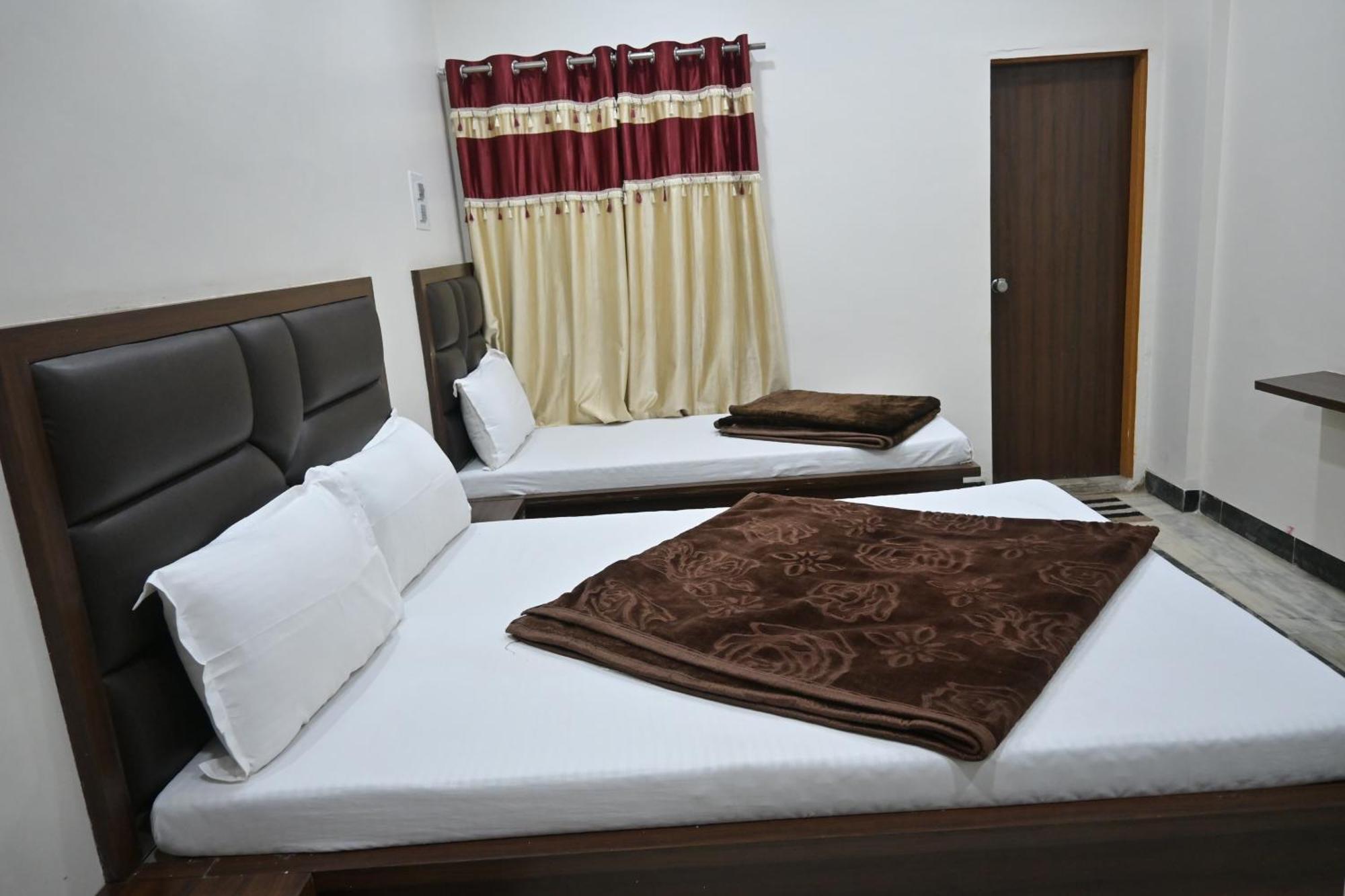 Hotel Roshan Palace Ambaji Exteriör bild