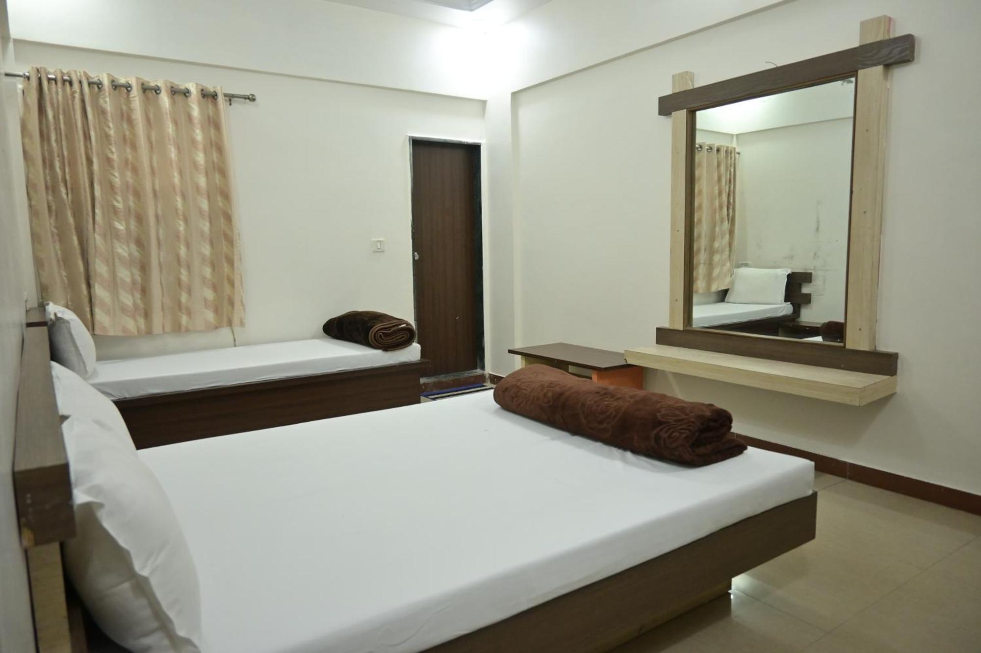 Hotel Roshan Palace Ambaji Exteriör bild