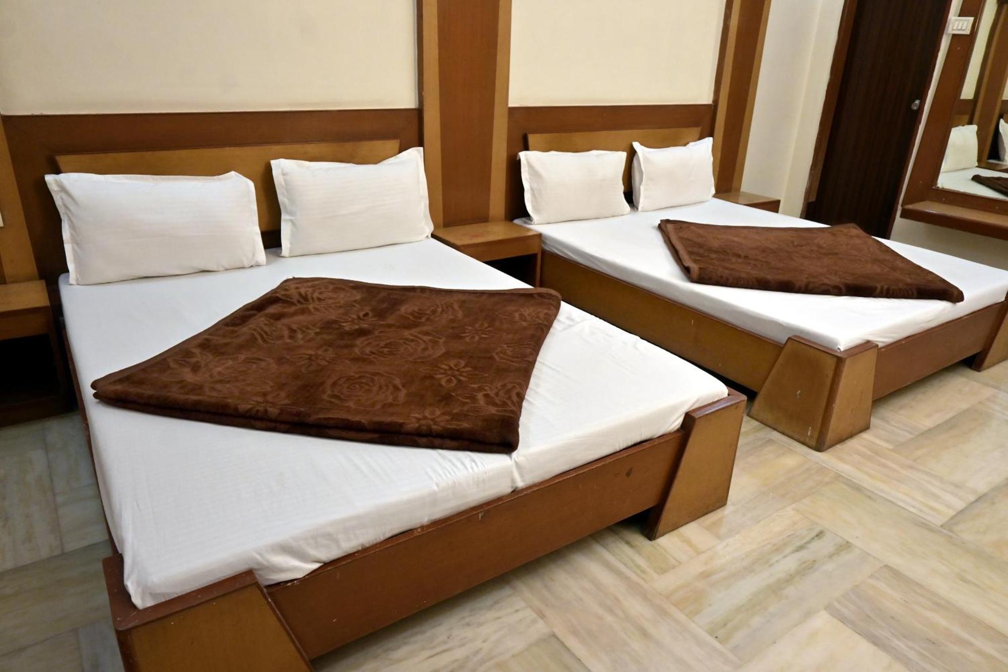 Hotel Roshan Palace Ambaji Exteriör bild