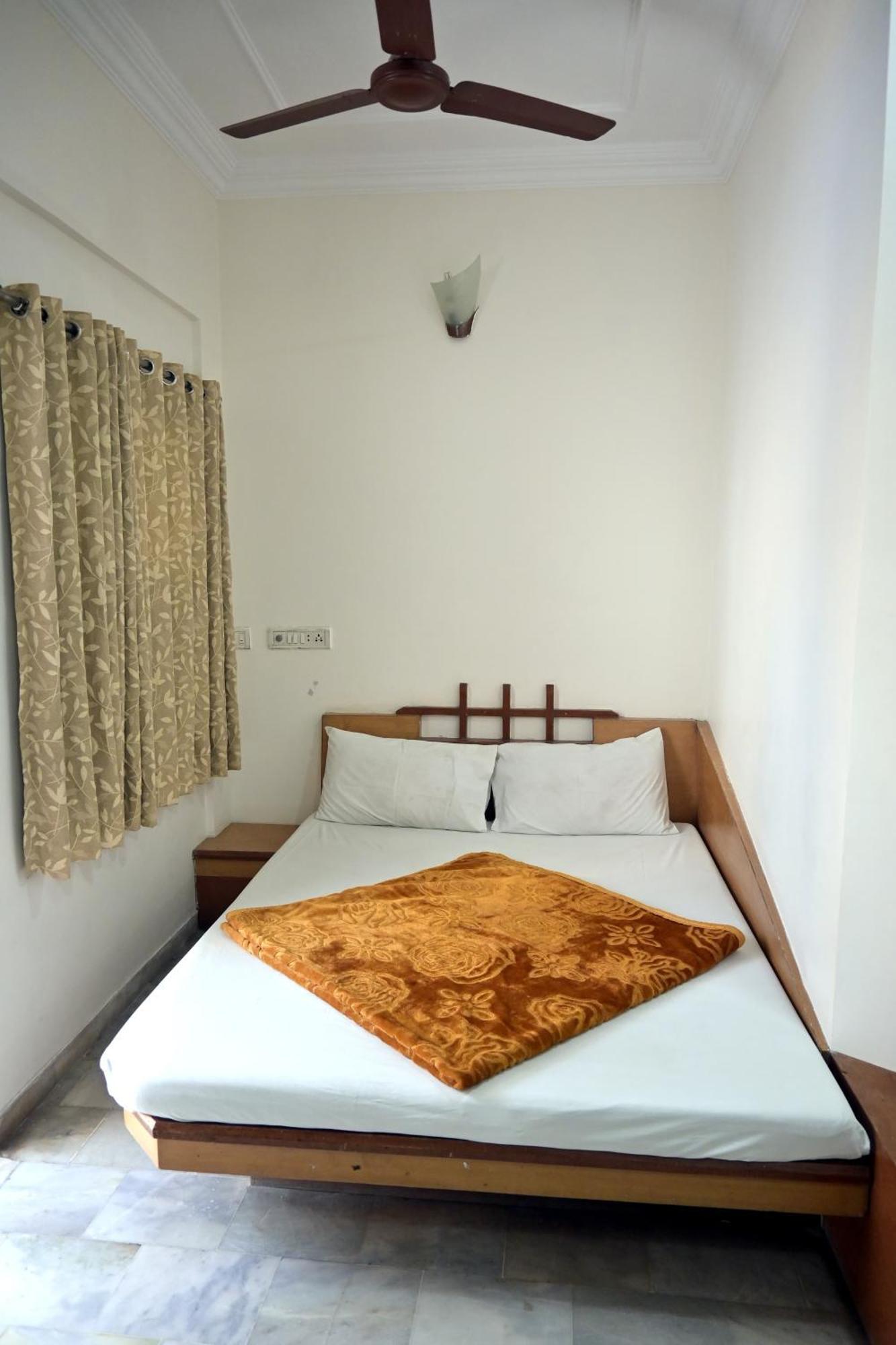 Hotel Roshan Palace Ambaji Exteriör bild